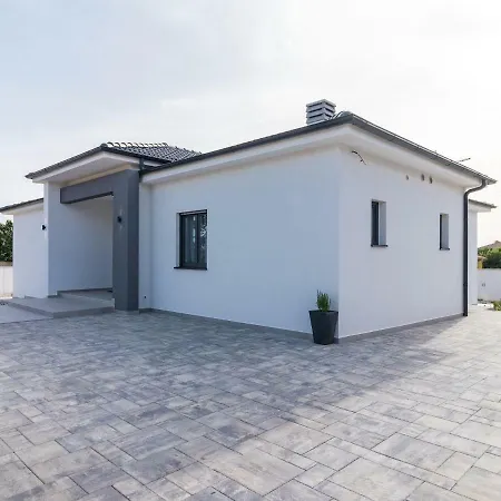 וילה Peaceful In Istria With Swimming Pool *