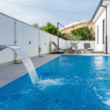 וילה Peaceful In Istria With Swimming Pool