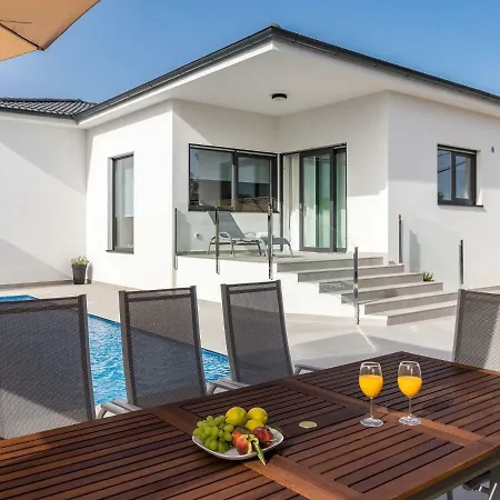 Peaceful In Istria With Swimming Pool Pola